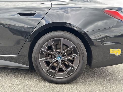 Used 2022 BMW i4 eDrive40 RWD image 11