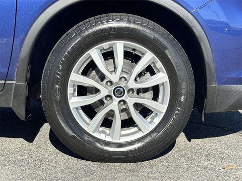 Used 2020 Nissan Rogue SV image 25