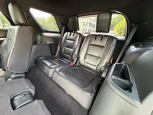 Used 2019 Ford Explorer XLT w/ Equipment Group 202A AWD/4WD image 19