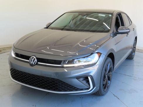 New 2025 Volkswagen Jetta SE image 9