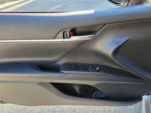 Used 2023 Toyota Camry SE image 13