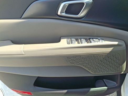 New 2026 Kia Carnival LX FWD image 14