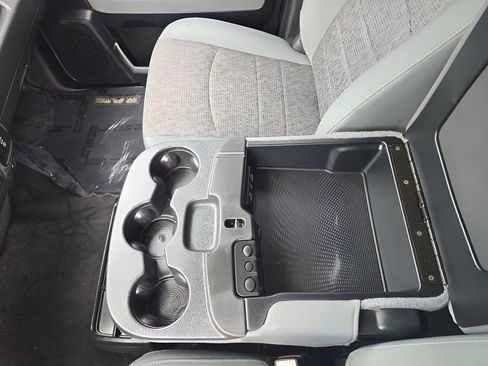 Used 2018 RAM 2500 SLT w/ Luxury Group AWD/4WD image 25