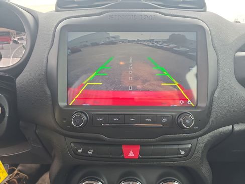 Used 2015 Jeep Renegade Latitude w/ Cold Weather Group II FWD image 26