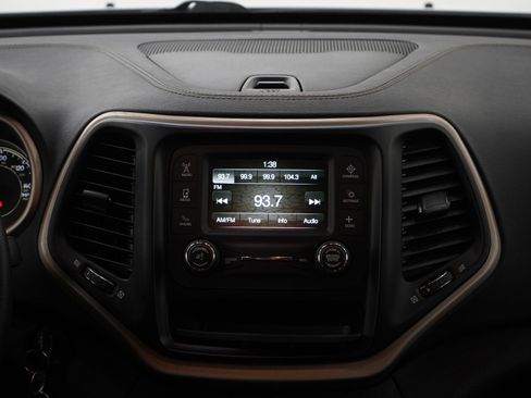 Used 2016 Jeep Cherokee Sport FWD image 15