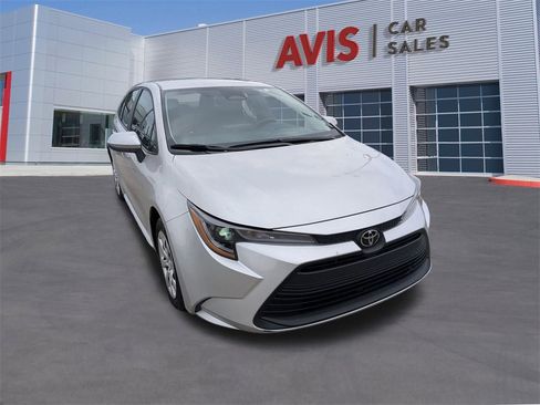 Used 2025 Toyota Corolla LE image 3