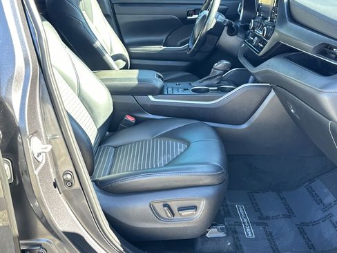 Used 2021 Toyota Highlander XSE image 13