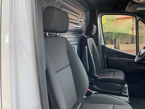 Used 2025 Mercedes-Benz Sprinter 2500 image 40