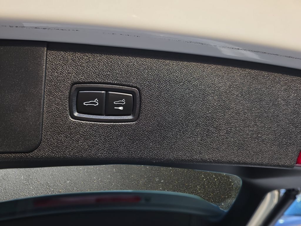 Used 2023 Porsche Cayenne AWD/4WD image 16