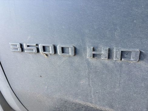 Used 2022 Chevrolet Silverado 3500 LT w/ Convenience Package image 9