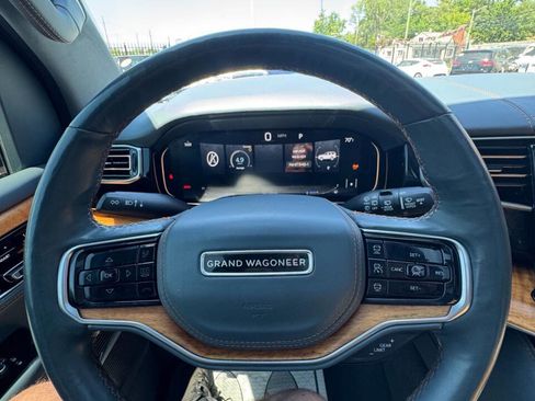 Used 2022 Jeep Grand Wagoneer Series III AWD/4WD image 23