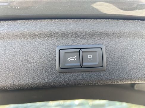 Used 2025 Audi Q3 2.0T Premium w/ Convenience Package image 9