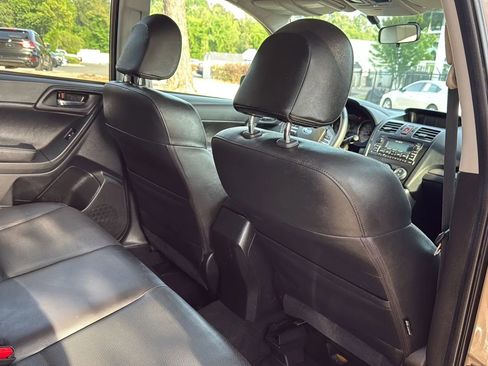 Used 2015 Subaru Forester 2.5i Limited AWD/4WD image 15
