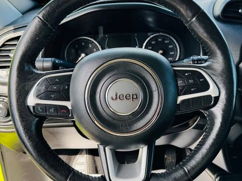 Used 2018 Jeep Renegade Latitude w/ Cold Weather Group image 11