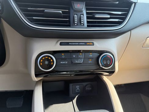 Used 2022 Ford Escape SE FWD image 17