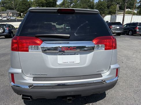 Used 2017 GMC Terrain SLE w/ Technology Package image 4
