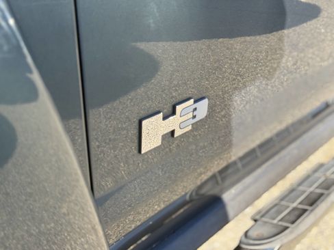 Used 2007 HUMMER H3 Base 4dr SUV 4WD w/ Chrome Appearance Package image 34