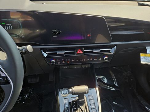 New 2025 Kia Niro SX image 23