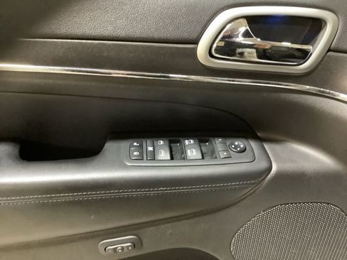 Certified 2018 Jeep Grand Cherokee Limited image 22