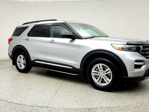 Used 2021 Ford Explorer XLT w/ Equipment Group 202A AWD/4WD image 3