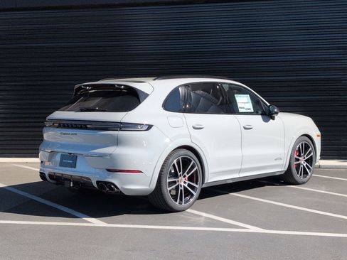 New 2026 Porsche Cayenne GTS image 9