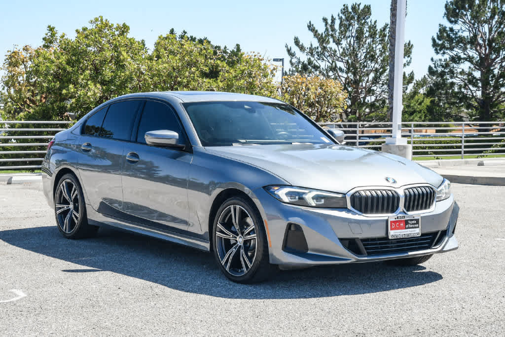 Used 2023 BMW 330i Sedan w/ Driving Assistance Package RWD image 3