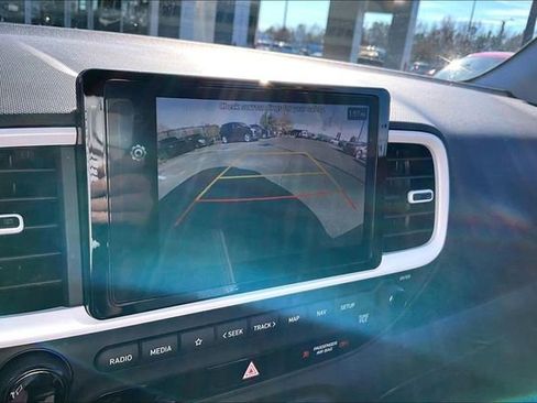 Used 2023 Hyundai Venue Limited image 11