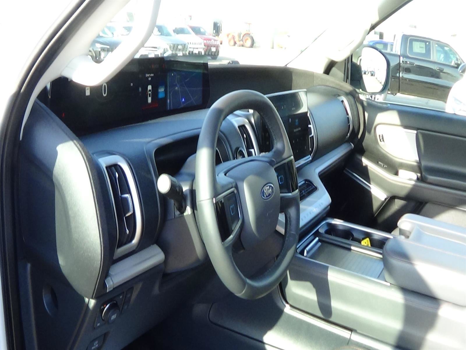 Used 2025 Ford Expedition Active AWD/4WD image 18