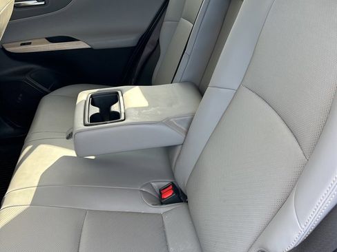 Used 2023 Toyota Venza Limited image 13