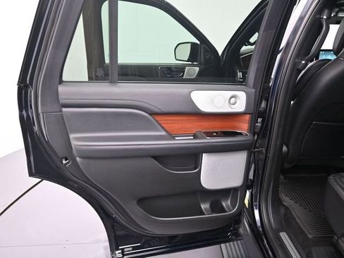 Used 2021 Lincoln Navigator Reserve w/ Luxury Package image 14