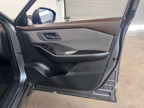 Used 2023 Nissan Rogue S image 12