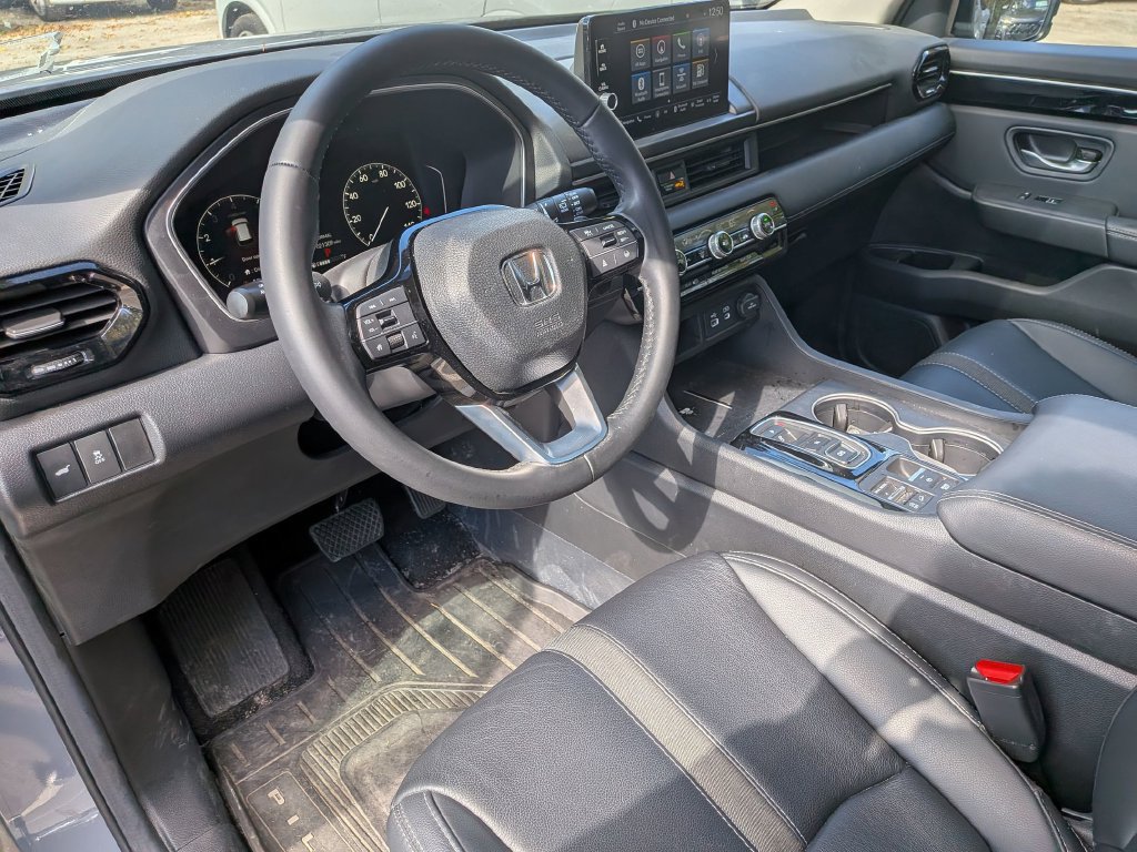 Used 2025 Honda Pilot Touring image 10