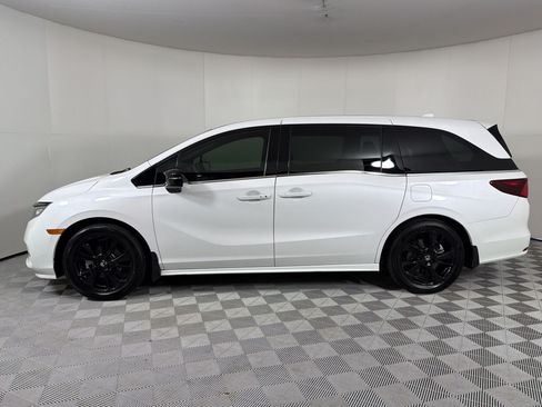 Used 2024 Honda Odyssey Sport image 2