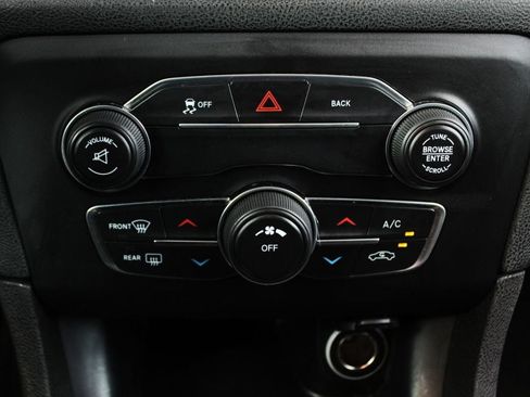 Used 2016 Dodge Charger SE RWD image 21