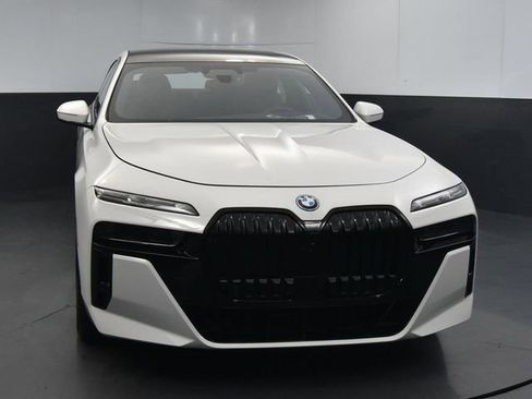 Certified 2024 BMW 750e xDrive w/ Executive Package image 29