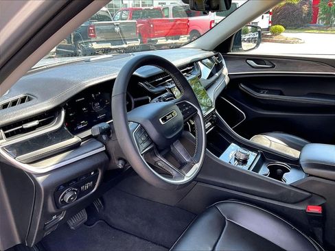 Used 2023 Jeep Grand Cherokee 30th Anniversary AWD/4WD image 8