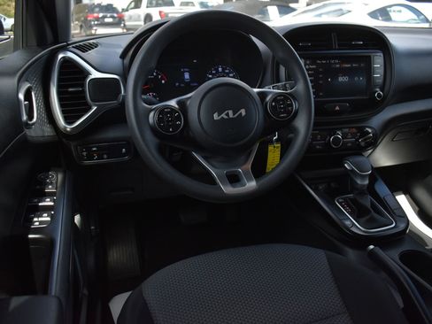 Used 2022 Kia Soul LX w/ Technology Package FWD image 16