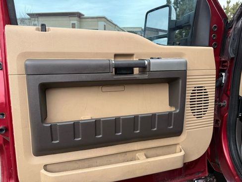 Used 2014 Ford F250 XLT w/ XLT Premium Package image 11