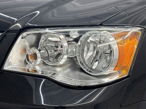 Used 2018 Dodge Grand Caravan SE FWD image 32