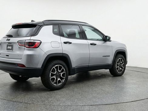 Used 2025 Jeep Compass Trailhawk w/ Trailer Tow Group AWD/4WD image 9