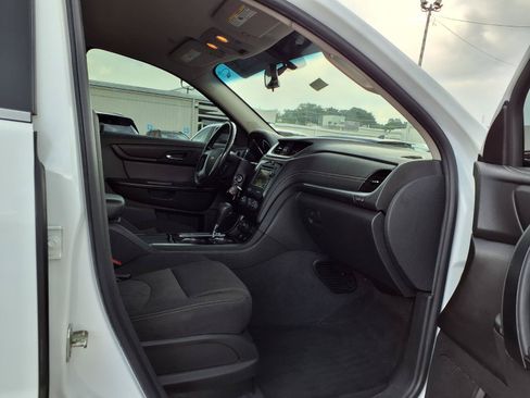 Used 2017 Chevrolet Traverse LT w/ Style and Technology Package FWD image 23