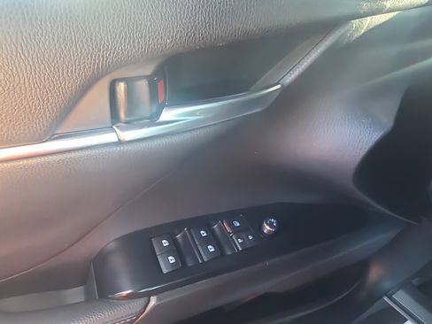 Used 2019 Toyota Camry XSE FWD image 32