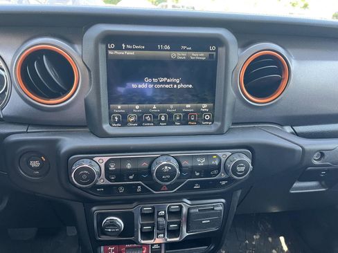 Used 2021 Jeep Gladiator Mojave AWD/4WD image 18