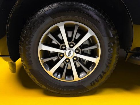 Used 2019 Ford Expedition XLT w/ Equipment Group 201A AWD/4WD image 7