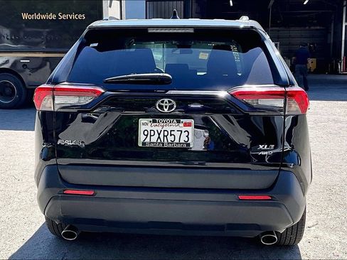 Used 2022 Toyota RAV4 XLE AWD/4WD image 5