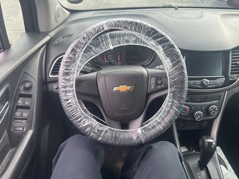 Certified 2021 Chevrolet Trax LS image 11