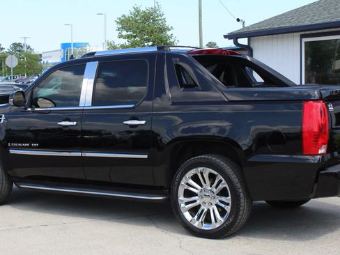 Used 2008 Cadillac Escalade EXT AWD/4WD image 3