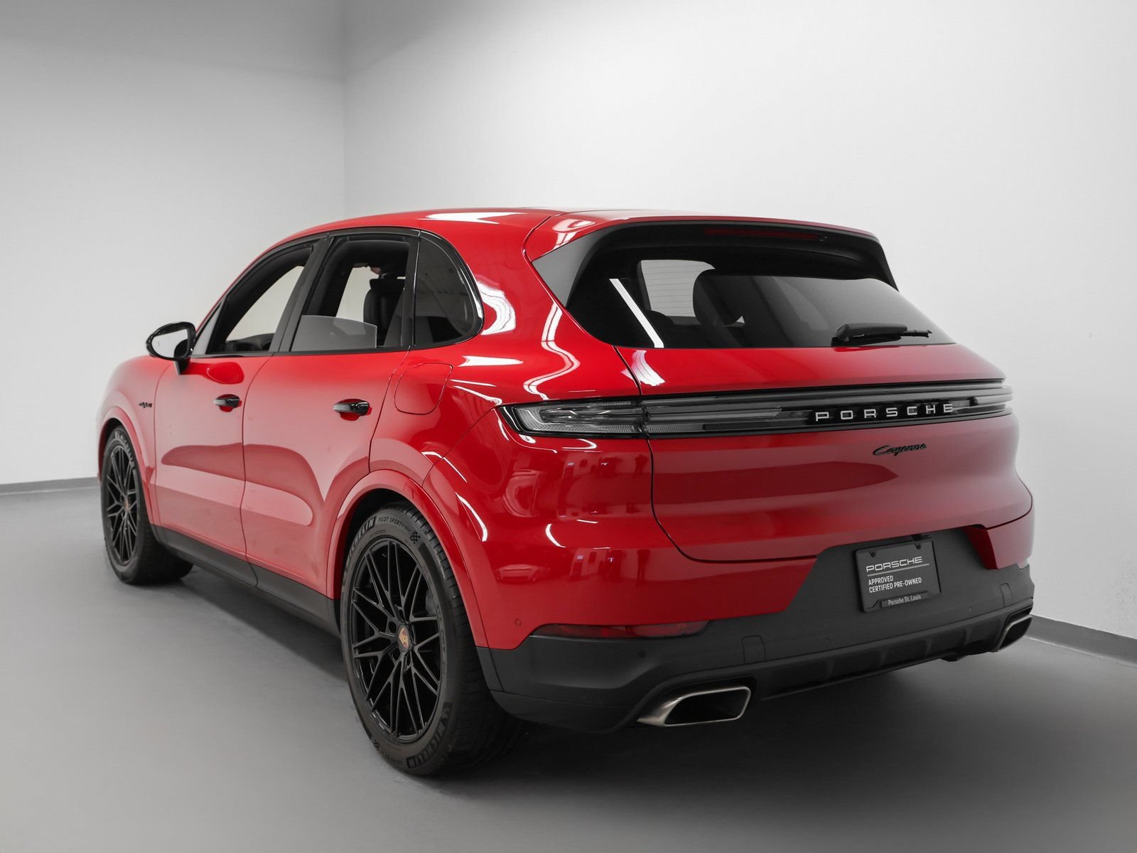 Certified 2025 Porsche Cayenne E-Hybrid AWD/4WD image 3