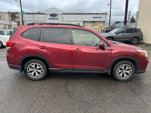 Used 2019 Subaru Forester Premium w/ All-Weather Package image 6