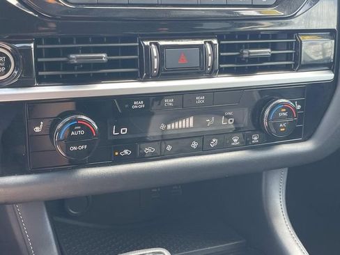Certified 2024 Nissan Pathfinder SV FWD image 31